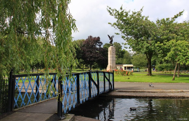 War Memorial, Victoria Park, Glasgow
The War Memorial and pond at Glasgow's Victoria Park.
