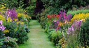 Cawdor_Castle_garden.jpg